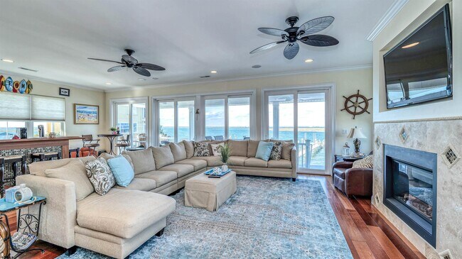 Building Photo - 909 N Cambridge Ave