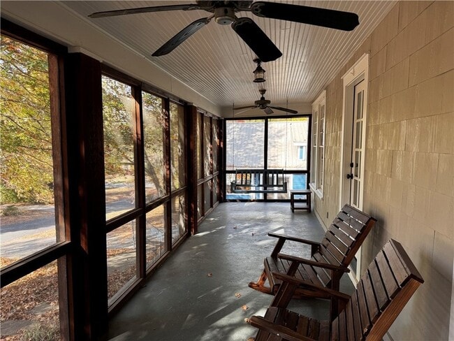 Building Photo - 610 N Olive Ave