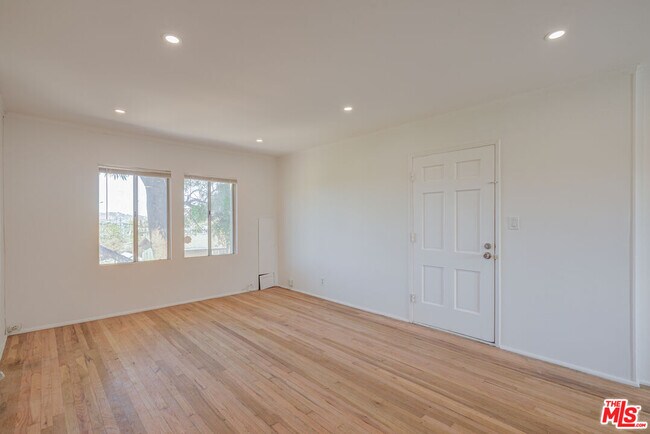 Building Photo - 2710 Bellevue Ave
