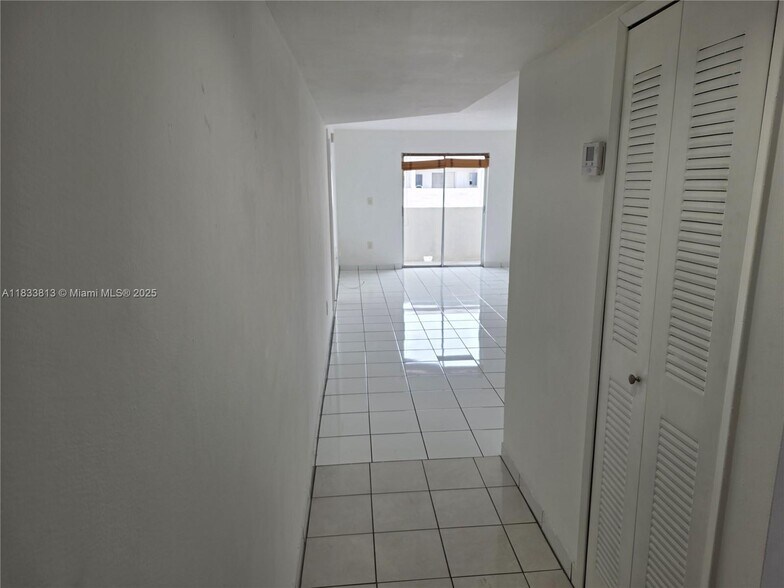 Building Photo - 6060 W 21st Ct