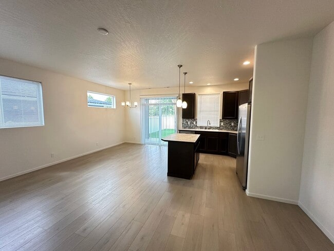 Building Photo - Brand New Post Falls Duplex