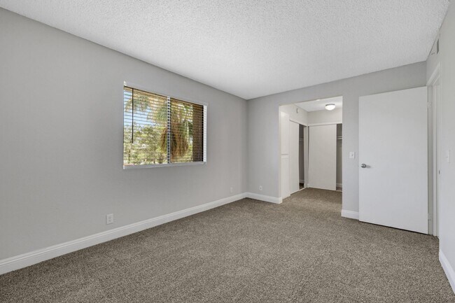Building Photo - Upgraded 2 bedroom in gated community
