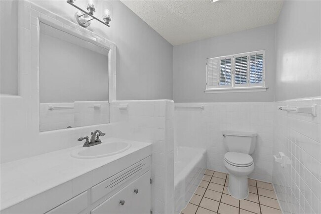 Building Photo - 2736 E State Hwy 29