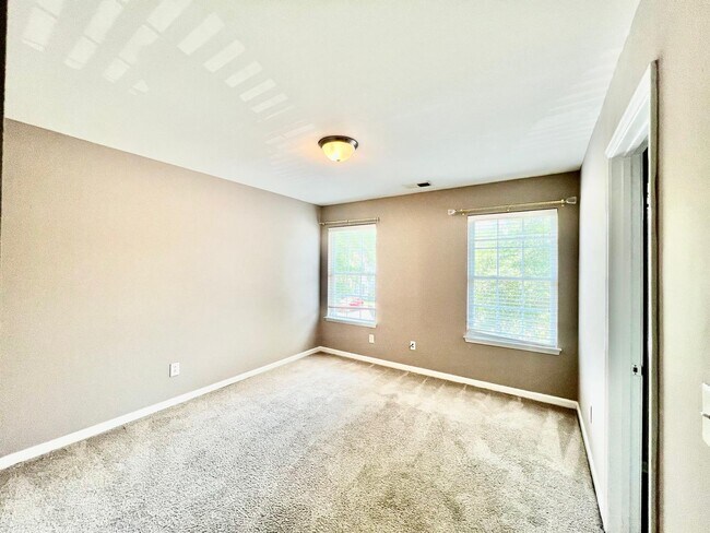 Building Photo - 9605 Turning Wheel Dr