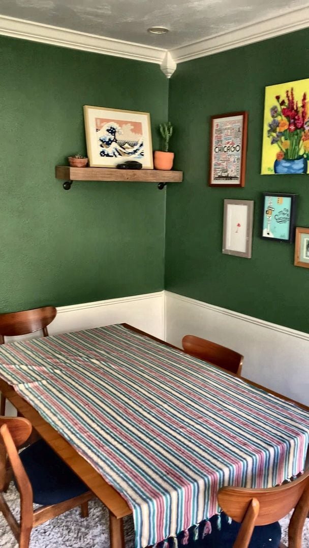 Building Photo - Cozy 2 Bed, 2 Bath Single-Level Home with Sunroom & Fenced Yard