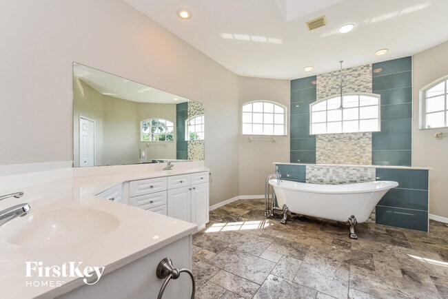 Building Photo - 507 SE 11th St