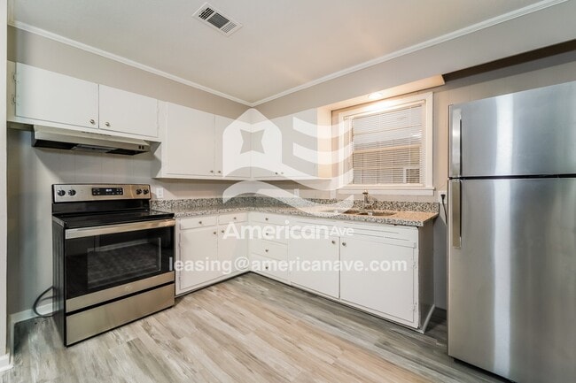 Building Photo - 573 N Park Ln