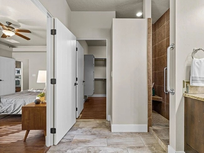 Building Photo - The perfect 2 bed/2bath with office patio home in the beautiful Hazelwood community just off Lake...