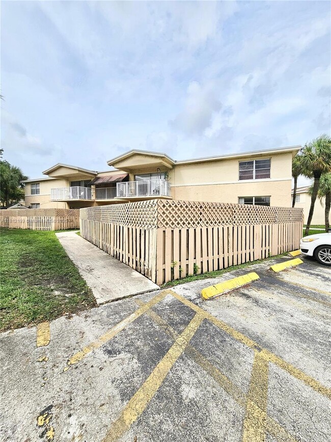 Building Photo - 4250 NW 79th Ave