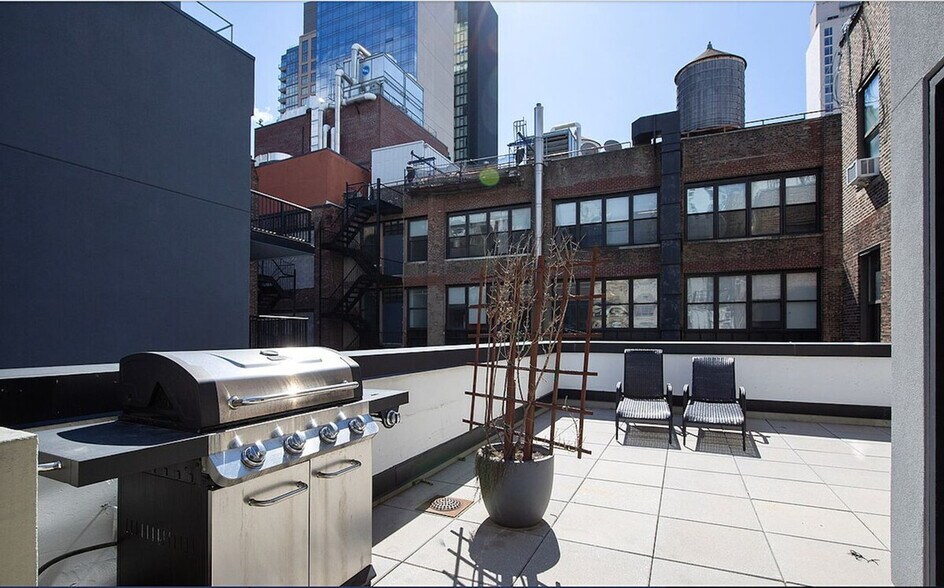 Building Photo - 135 W 27th St