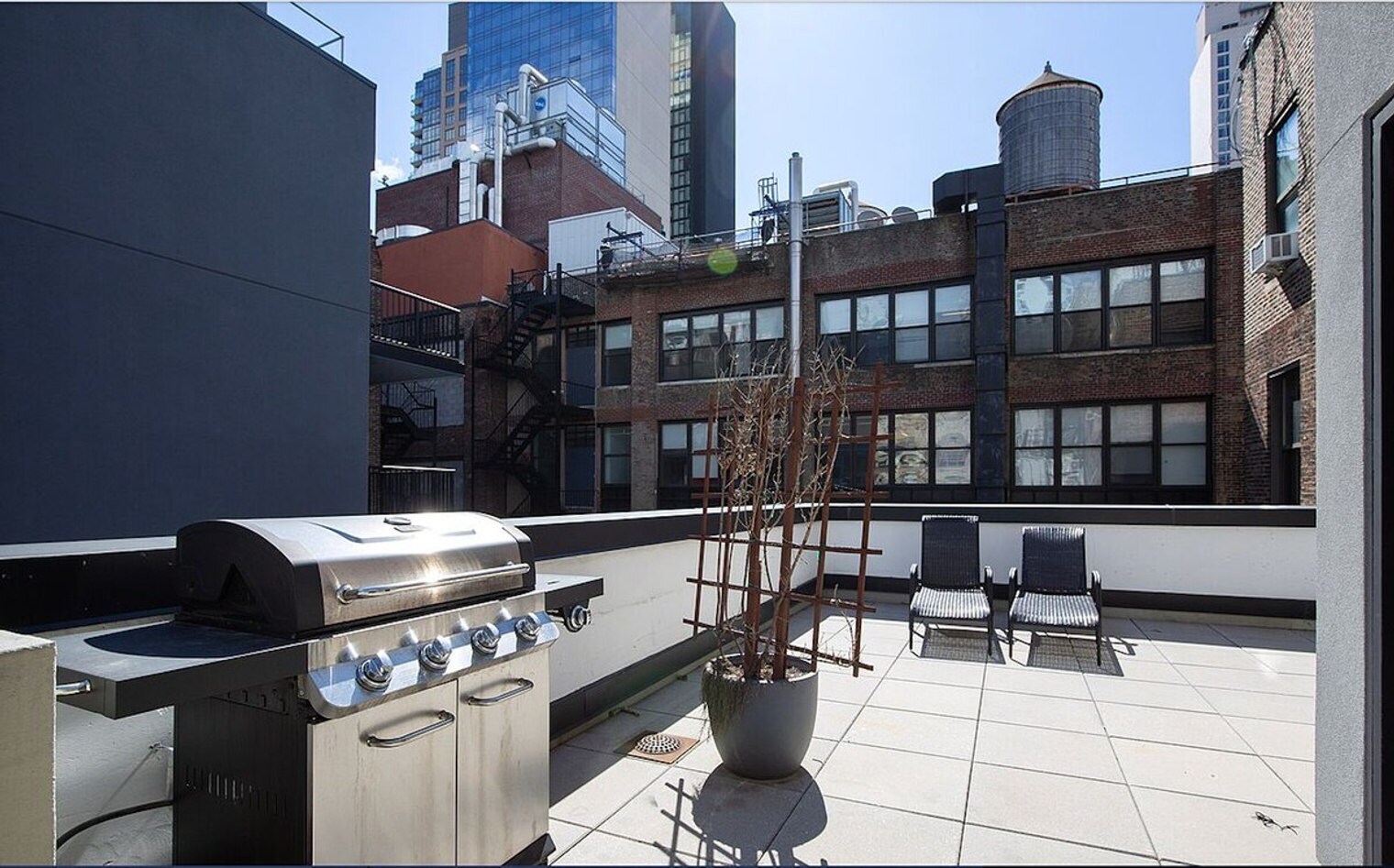 Building Photo - 119 W 24 St