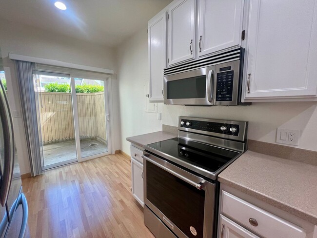 Building Photo - Stunning, spacious and large Milpitas cond...