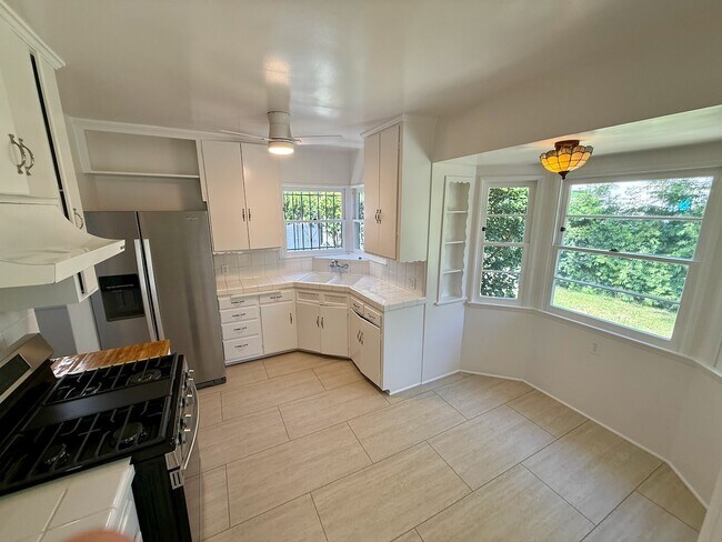 kitchen - 714 Lincoln Blvd