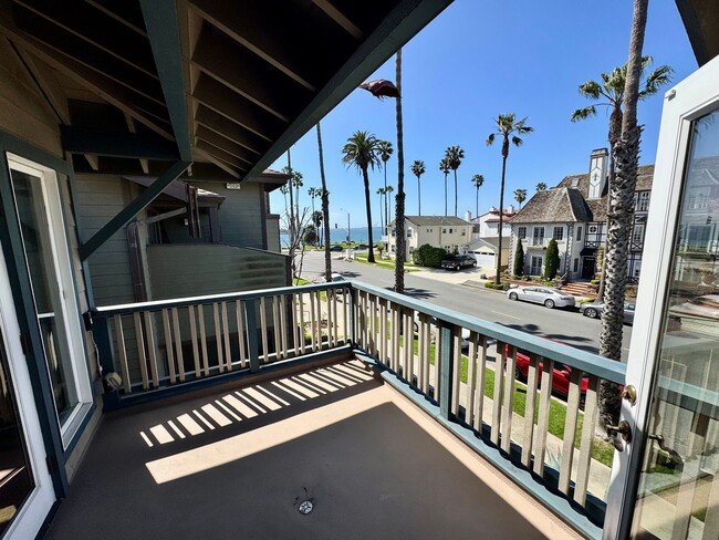 Building Photo - Top Floor Bluff Park Condo with Ocean View