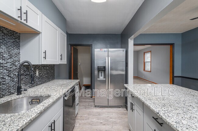 Building Photo - 1237 Delbert Ave