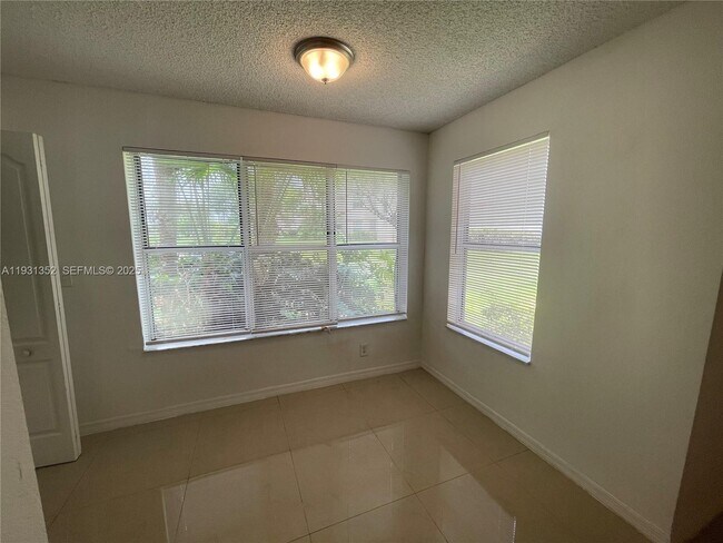 Building Photo - 3370 Pinewalk Dr N