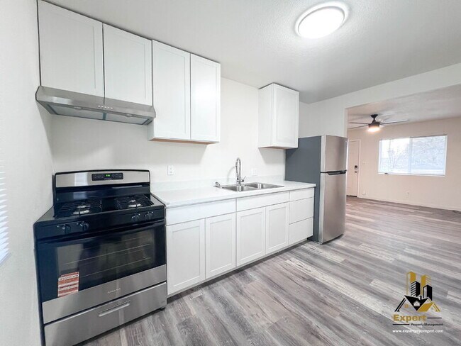 Building Photo - 1507 Nogales St