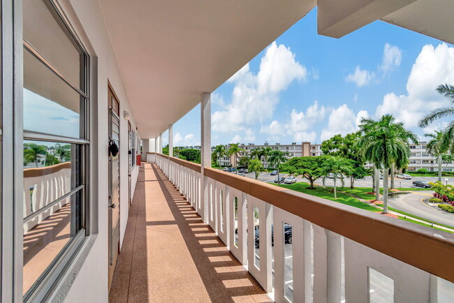 Building Photo - 4050 Cornwall C