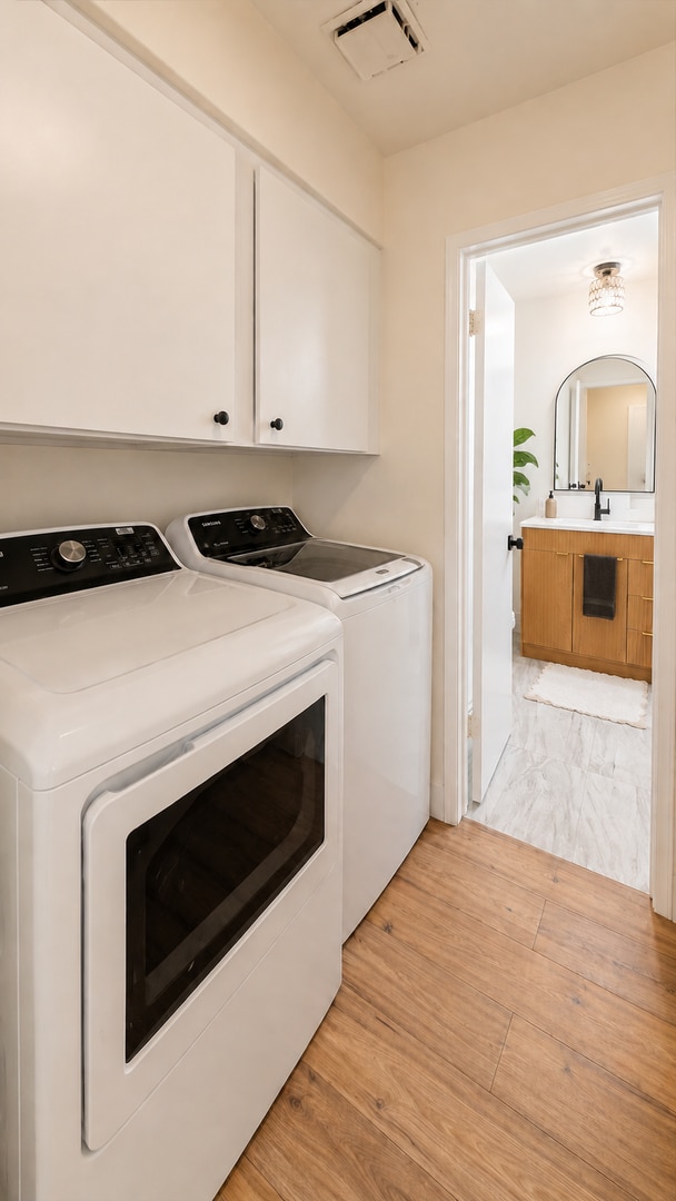 Building Photo - Fully Renovated 3 Bed Townhome with Large Enclosed Patio + 2-Car Garage
