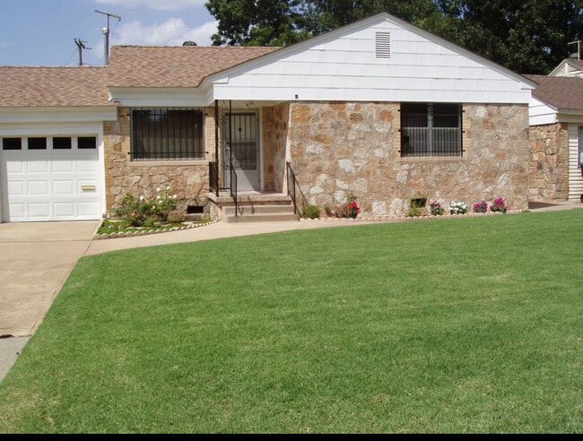 Primary Photo - 5 SE 37th St
