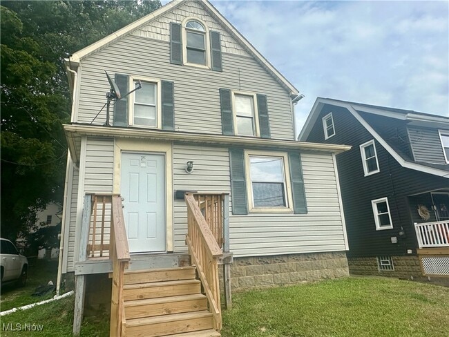 Primary Photo - 555 Lumiere St