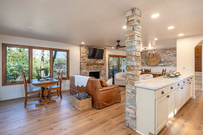 Building Photo - 43620 Washburn Dr