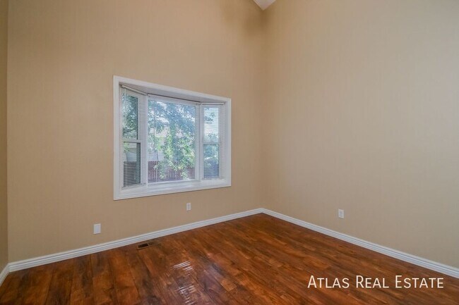 Building Photo - 2115 Hibbard Ln