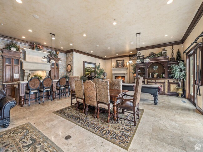 Building Photo - Torino Tower - 913