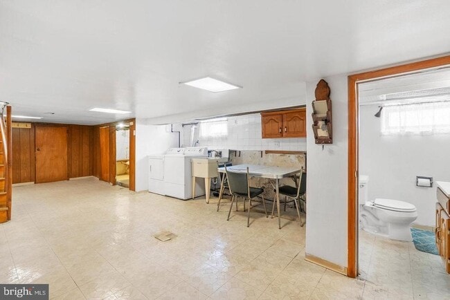 Building Photo - 7146 Tulip St