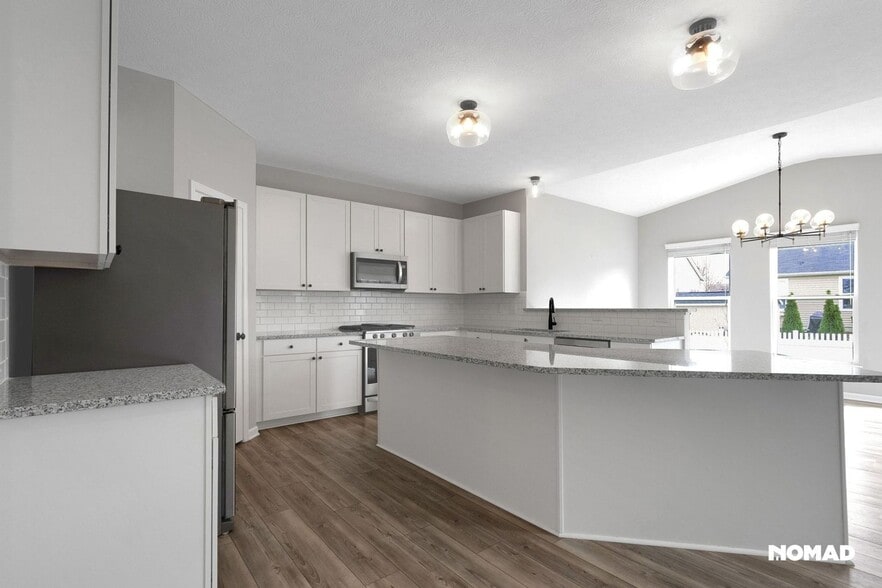 Building Photo - 261 Minton Dr