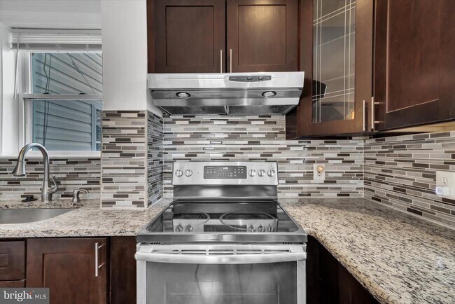 Building Photo - 1002 Chillum Rd