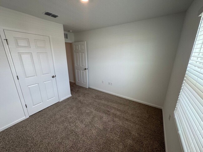 Building Photo - 2/2.5 New Townhome Available