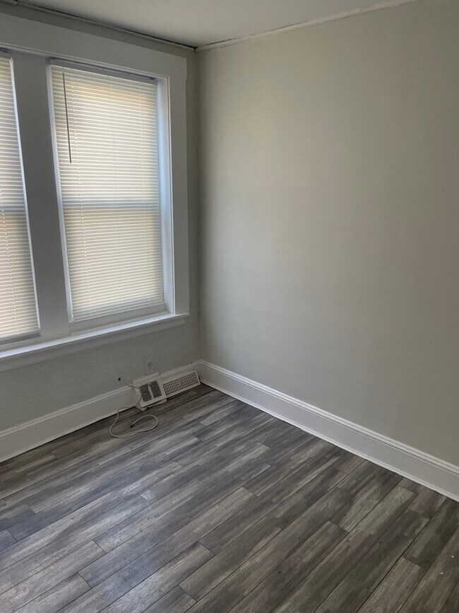 Building Photo - 4731 Princeton Ave