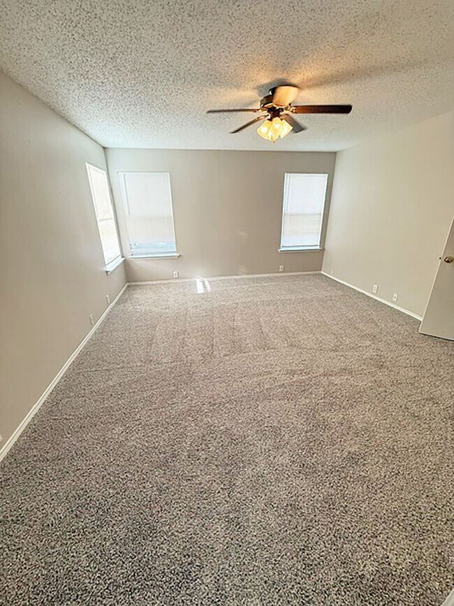 Building Photo - Great 4 Bdrm 2.5 Bath Home in Denton Tx