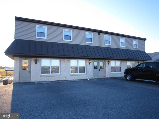 Building Photo - 304 N Hoover Ave