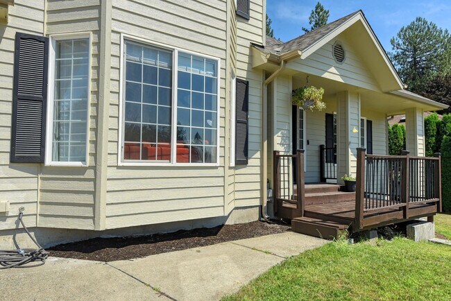 Building Photo - 10108 N Seminole Dr