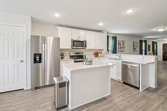 Building Photo - 475 Grenada Lk Dr