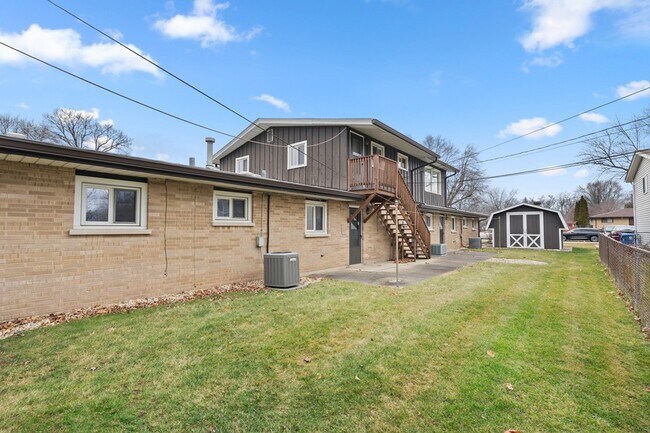 Building Photo - 537-541 N Edgelawn Drive Unit 539