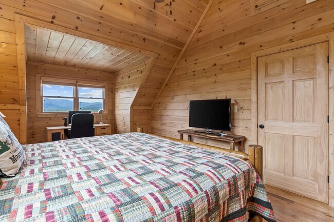 Building Photo - 121 Pontoosuc Dr