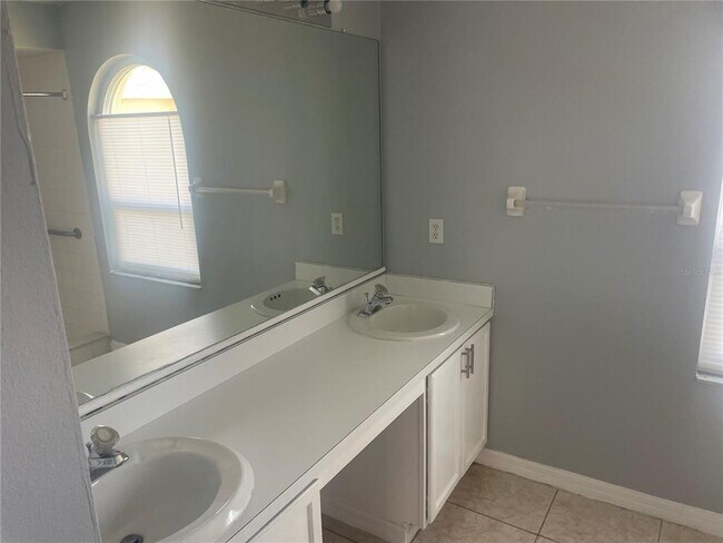 Building Photo - 116 Crescent Ct