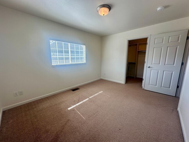 Building Photo - 6345 Chardonnay St