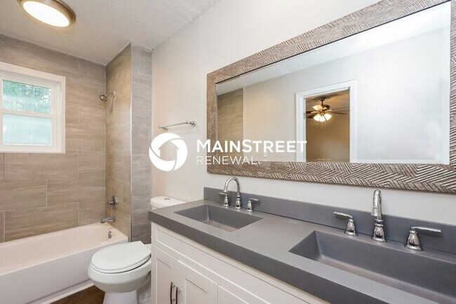 Building Photo - 3 Bedroom Pet-Friendly Home in LOUISVILLE,...