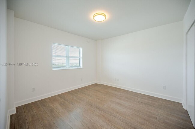 Building Photo - 15051 Royal Oaks Ln