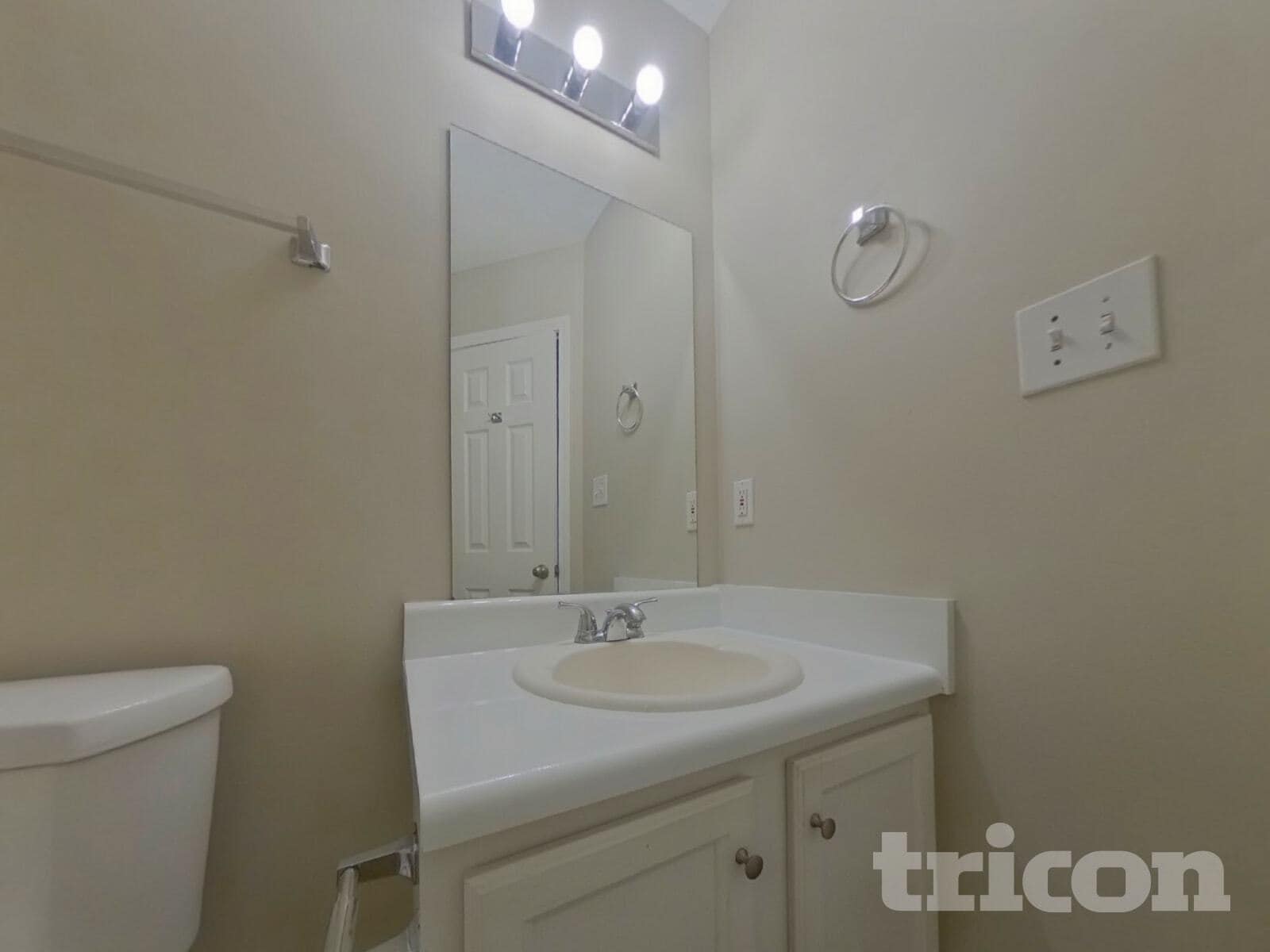 Building Photo - 6402 Hillview Ln