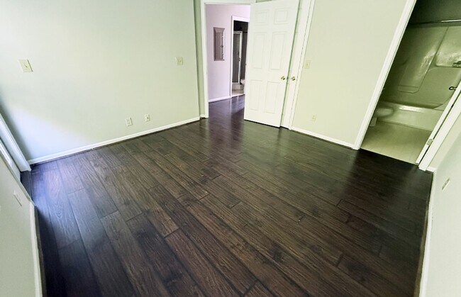 Building Photo - 3227 Bishop St