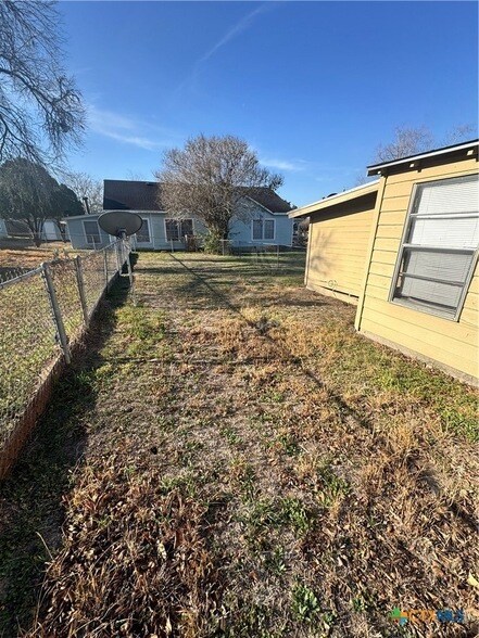 Building Photo - 209 Lackey St