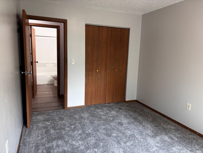 Building Photo - 2715 Hawken St