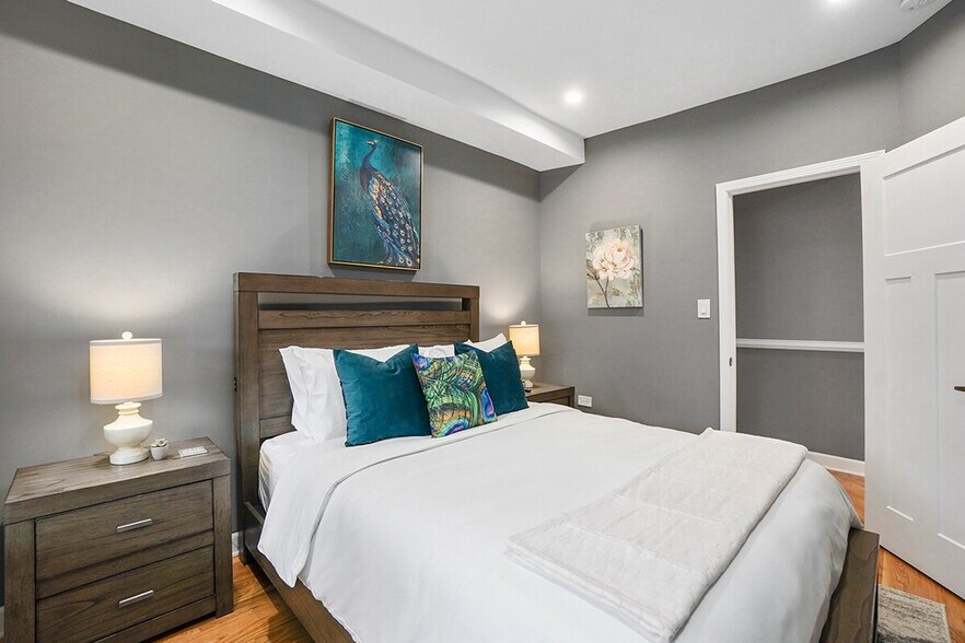 Building Photo - 8128 S King Dr