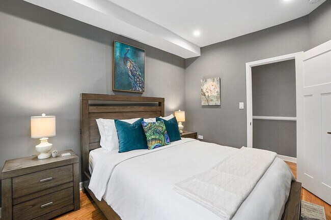 Building Photo - 8128 S King Dr