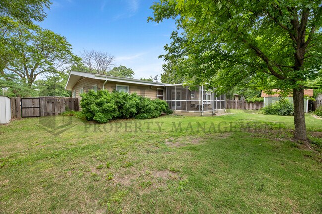 Building Photo - 614 N Brownthrush Ln